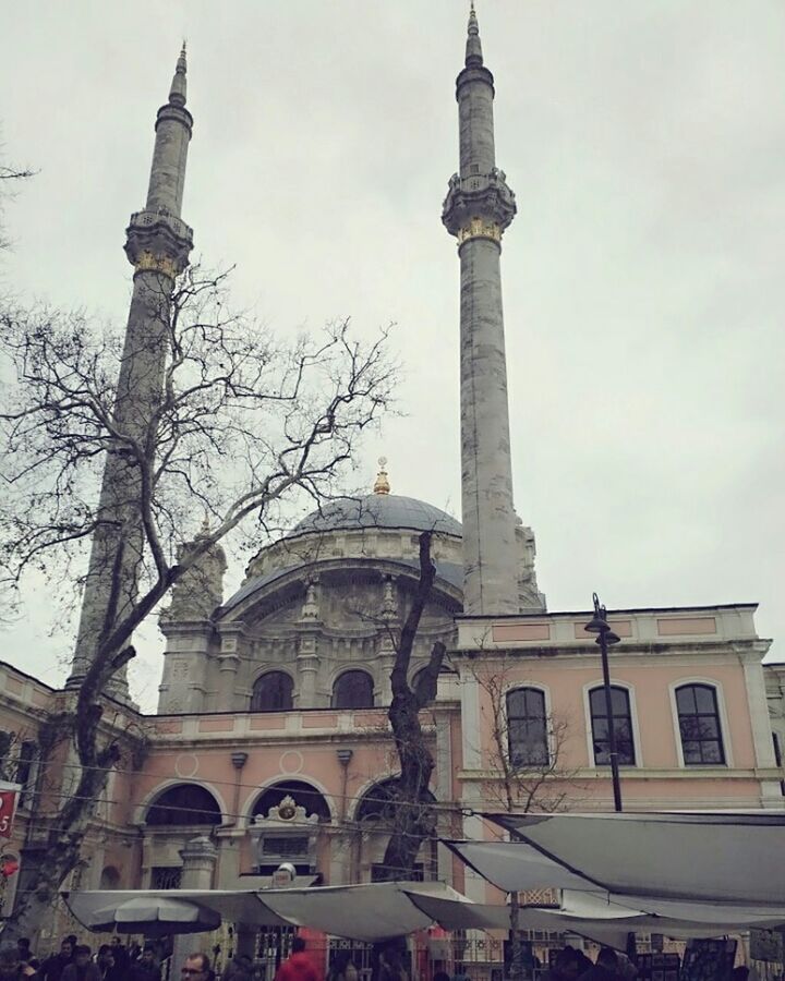 architecture, building exterior, built structure, low angle view, place of worship, religion, dome, church, sky, spirituality, travel destinations, famous place, tower, history, mosque, tree, islam, travel