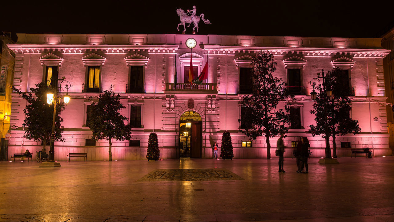 ILLUMINATED BUILDING IN CITY