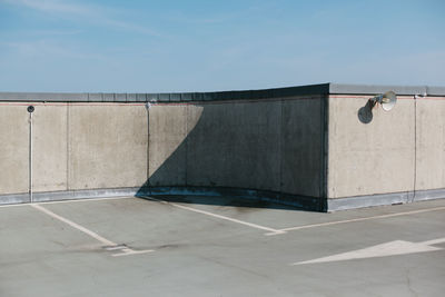 Concrete wall and parking spots 