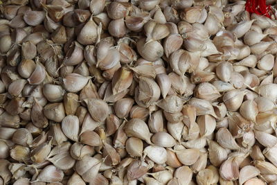 Full frame shot of garlic cloves