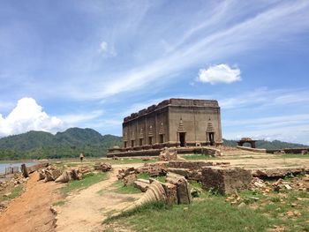 Old ruin building against cloudy sky