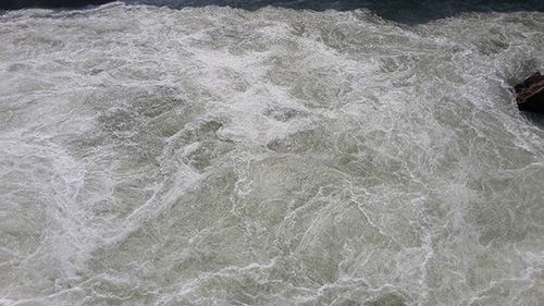 Waves splashing on rocks