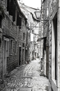 Narrow alley amidst buildings in city