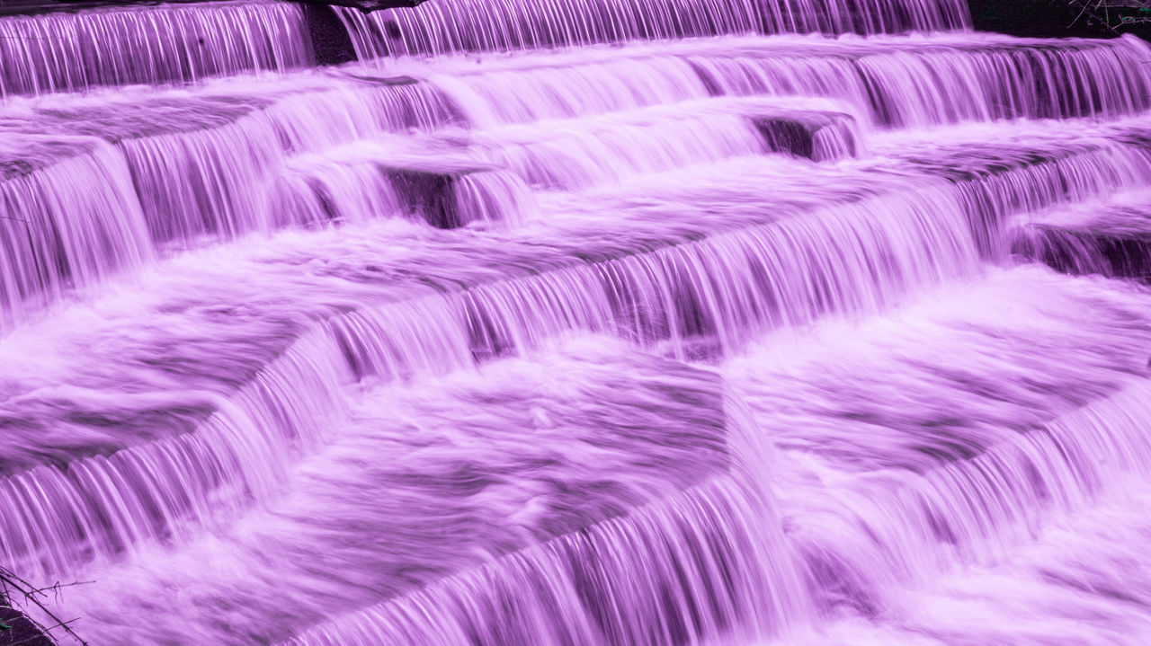 FULL FRAME SHOT OF WATER FLOWING IN ICE