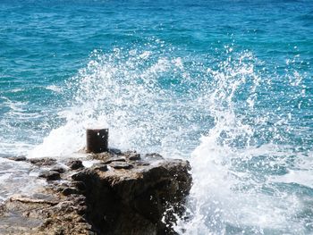 Waves splashing on rocks
