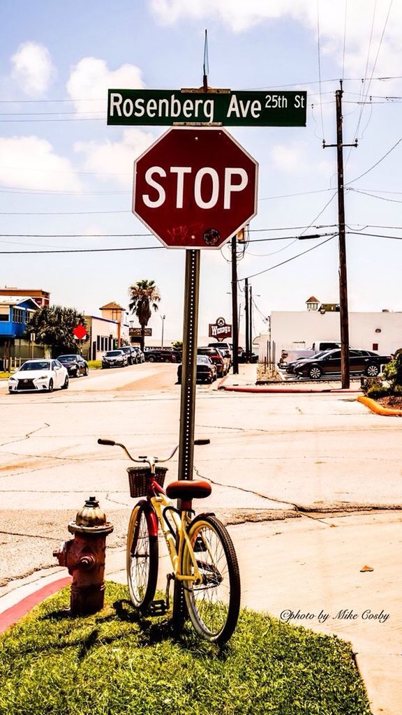 ROAD SIGN ON ROAD