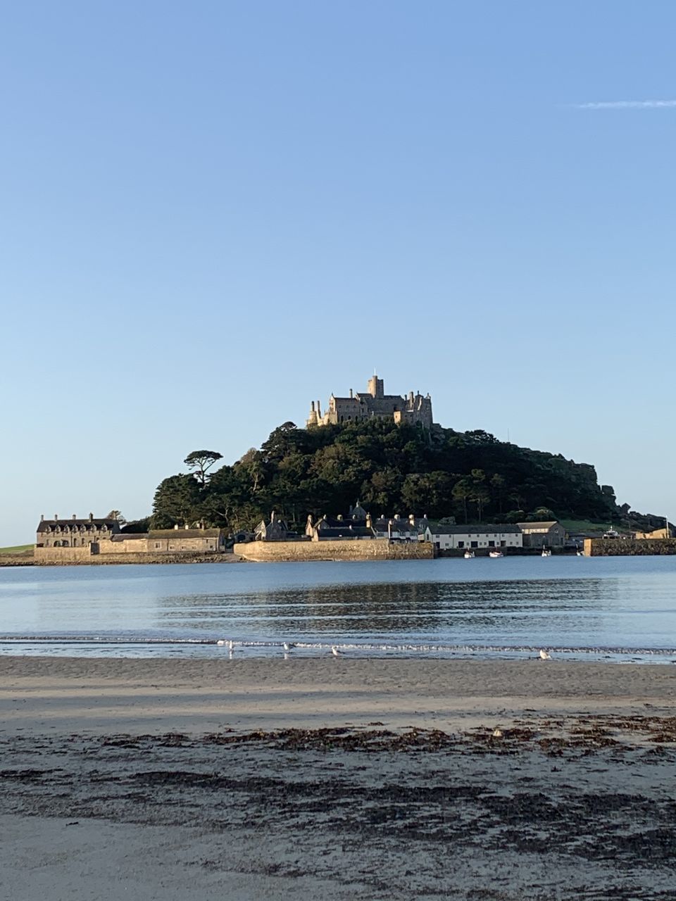 SCENIC VIEW OF SEA BY BUILDING AGAINST CLEAR SKY