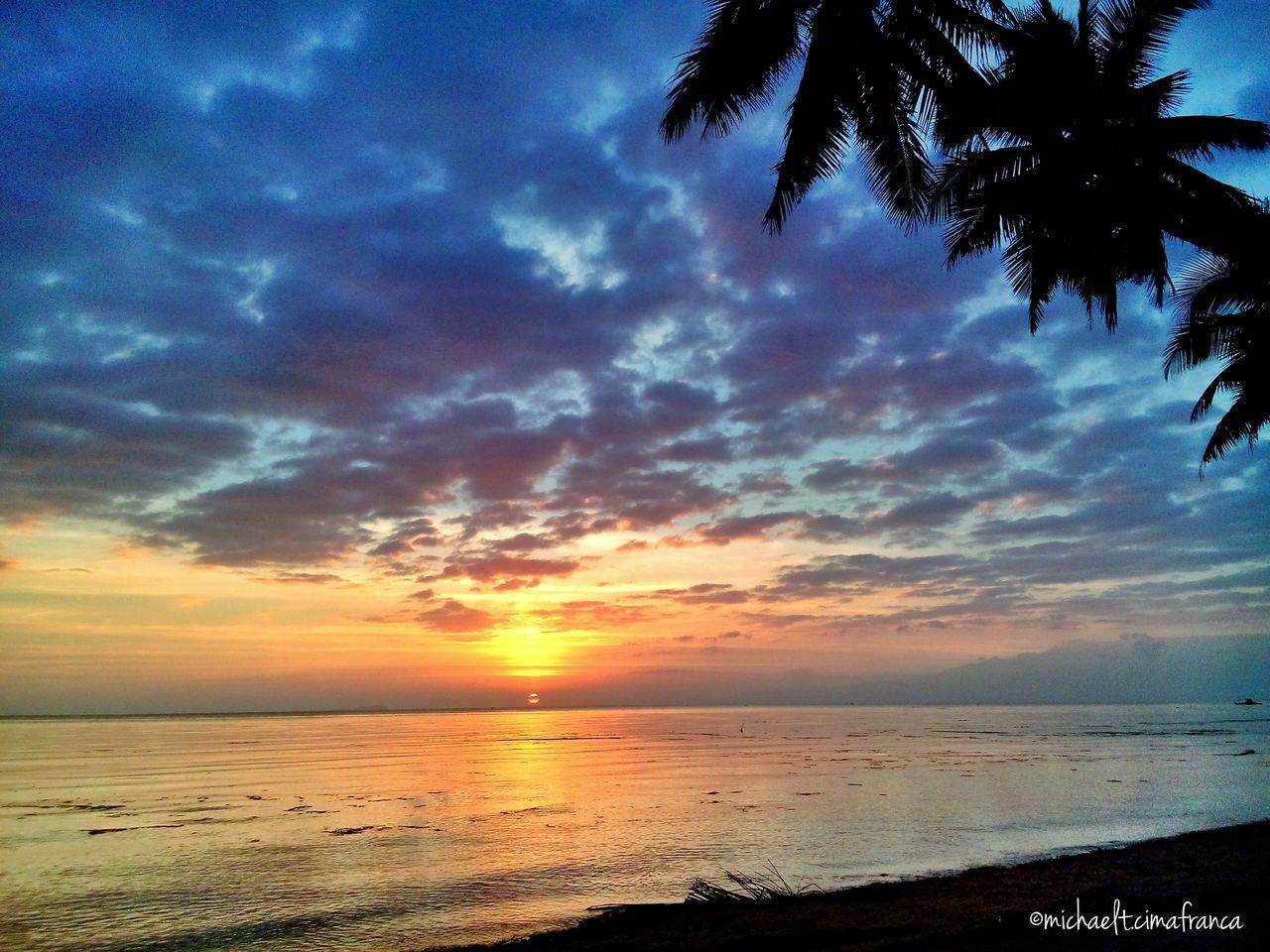 sea, sky, sunset, horizon over water, tranquil scene, scenics, water, beauty in nature, tranquility, beach, cloud - sky, shore, nature, idyllic, cloud, cloudy, silhouette, dramatic sky, orange color, reflection