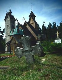 Old ruins of building against sky