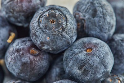 Blueberries are on the plate ready to eat