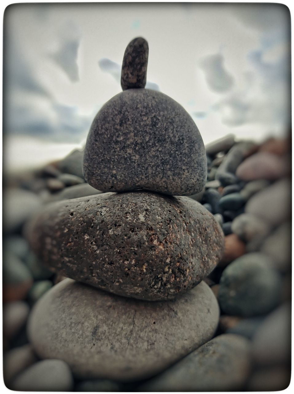 CLOSE-UP OF STONES ON ROCK