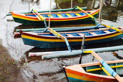 High angle view of tradisional fishing boats moored in lake