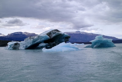 Scenic view of glaciers against cloudy sky, patagonia argentina