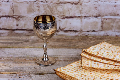 Crackers with drink on wooden table against wall