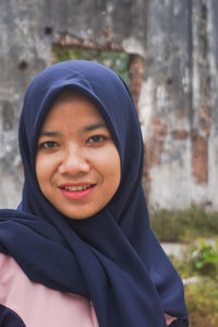 Portrait of a smiling young woman