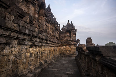 Old ruins of building against sky