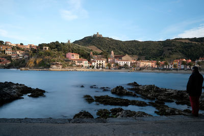 Scenic view of sea and buildings against sky