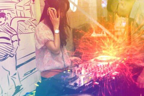 lifestyles, leisure activity, young adult, casual clothing, indoors, young women, standing, person, holding, side view, front view, three quarter length, illuminated, men, enjoyment, photographing, reflection