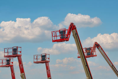 Articulated boom lift. aerial platform lift. telescopic boom lift against blue sky. mobile crane.