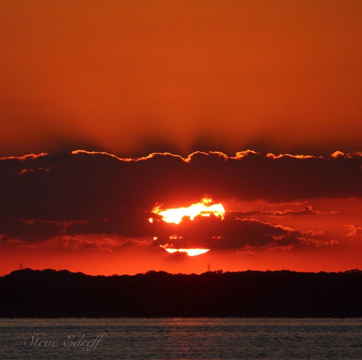 sunset, orange color, sky, tranquility, scenics, nature, tranquil scene, beauty in nature, sun, heat - temperature, silhouette, idyllic, outdoors, no people, burning, sunlight, glowing, dramatic sky, flame, close-up