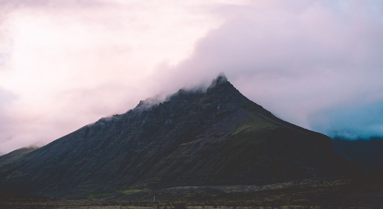 PANORAMIC VIEW OF MOUNTAIN AGAINST SKY