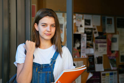 Portrait of a smiling young woman