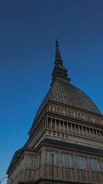 La mole antonelliana. la torre eiffel italiana.