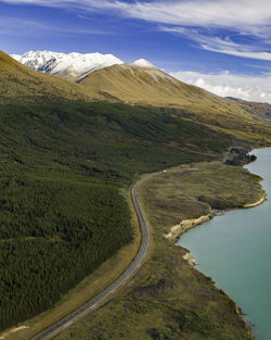 Road running through scenic landscape in south island, new zealand