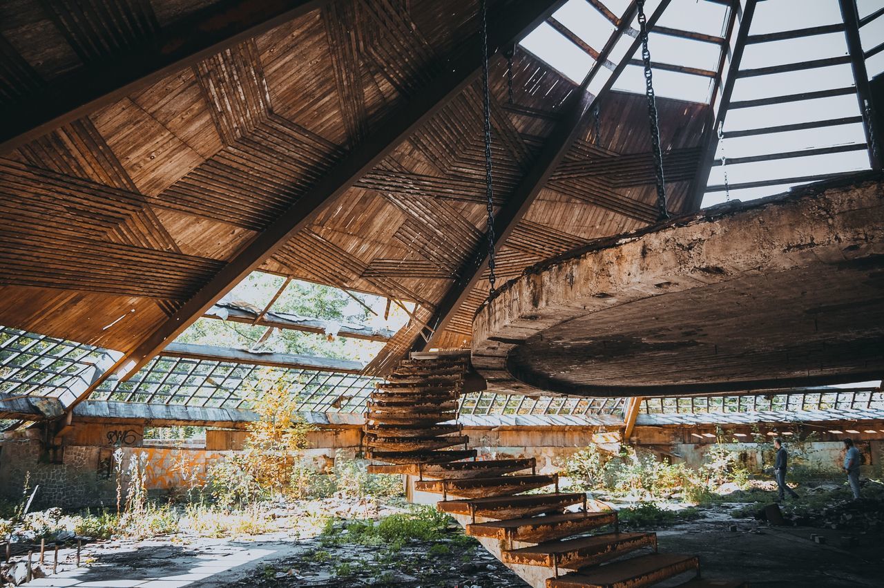 LOW ANGLE VIEW OF OLD BUILDING