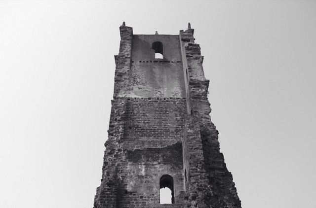 architecture, built structure, building exterior, clear sky, history, low angle view, old ruin, old, the past, ancient, copy space, tower, religion, arch, famous place, place of worship, sky, travel destinations, church