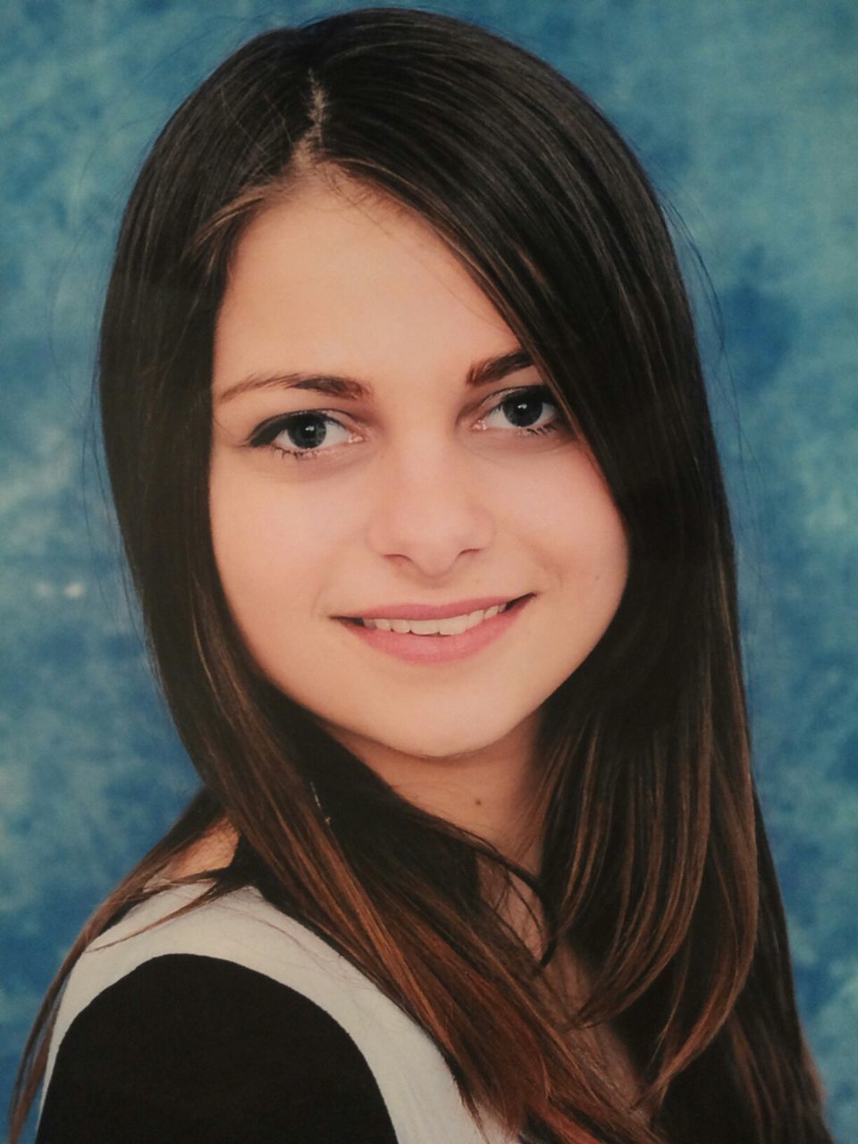 young women, young adult, long hair, looking at camera, portrait, person, headshot, lifestyles, front view, leisure activity, smiling, close-up, beauty, brown hair, head and shoulders, focus on foreground, black hair