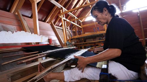 Making ulos batak indonesia  cultural textile in samosir island, lake toba, north sumatra,