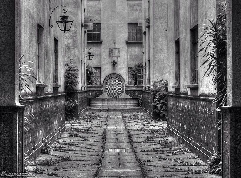 architecture, built structure, building exterior, the way forward, railing, steps, building, day, diminishing perspective, architectural column, no people, walkway, outdoors, wall - building feature, history, travel destinations, entrance, place of worship, city, vanishing point