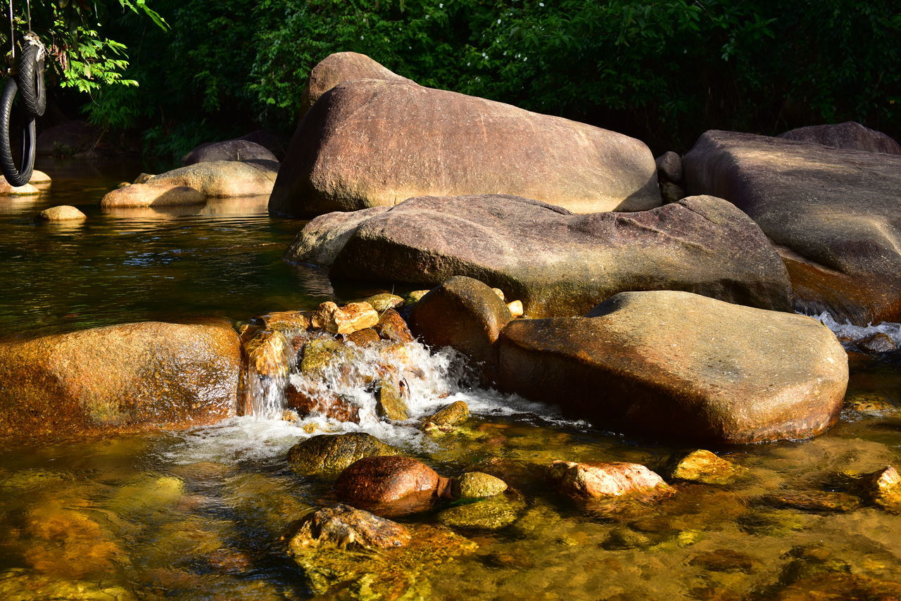 ROCK FORMATION IN WATER AT SHORE