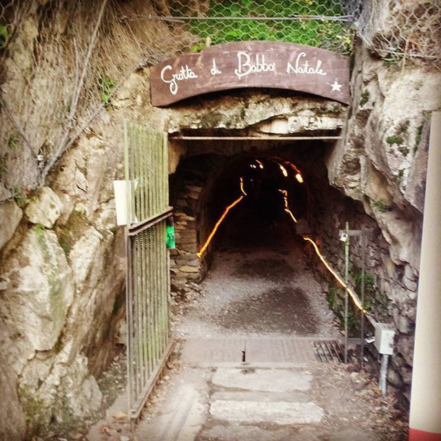 ENTRANCE TO TUNNEL WITH BRIDGE