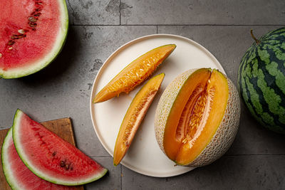 Directly above shot of sliced oranges on table