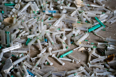 Many dirty syringes and needles