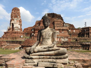 Buddha statue against ruins of ayutthaya