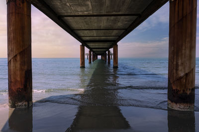 Frontal perspective of the pier of forte dei marmi at sunset