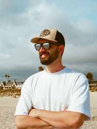 Portrait of young man against sea