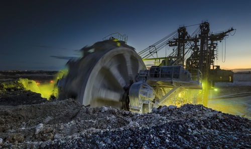 Wheel excavator at quarry