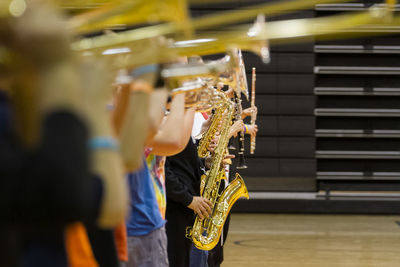 A row of instruments with saxophones in the middle