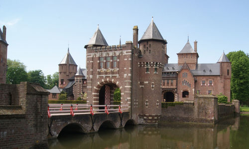 Arch bridge over river against castle, the netherlands