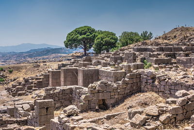 View of old ruin building against sky