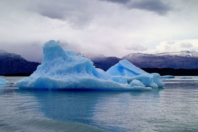 Scenic view of glaciers against cloudy sky, patagonia argentina