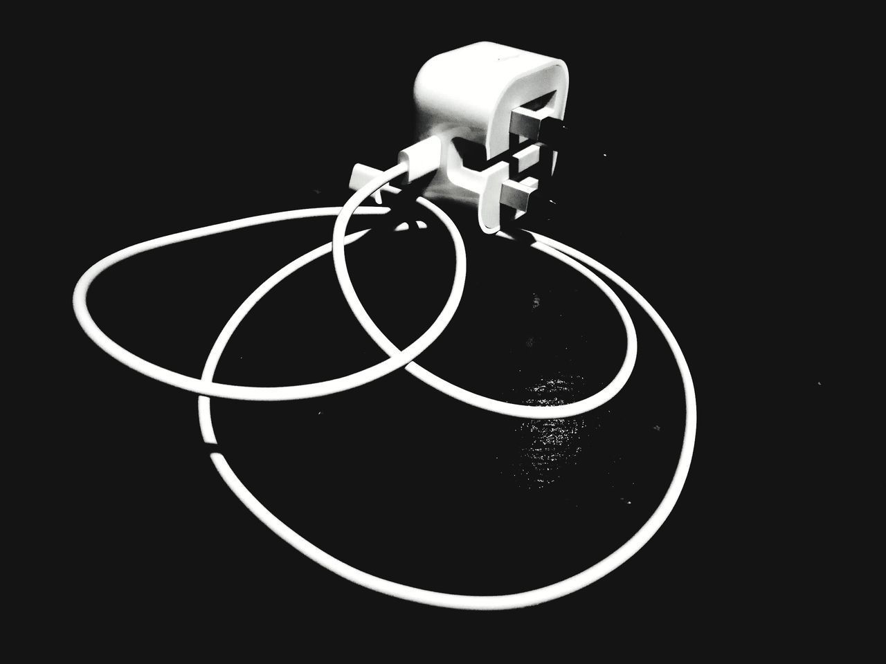 HIGH ANGLE VIEW OF ELECTRIC LIGHT AGAINST BLACK BACKGROUND
