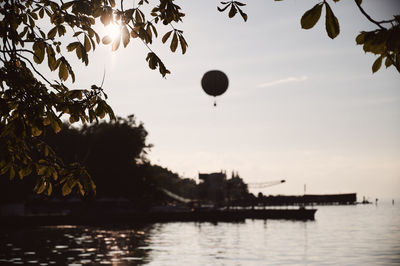 View of hot air balloon in sea