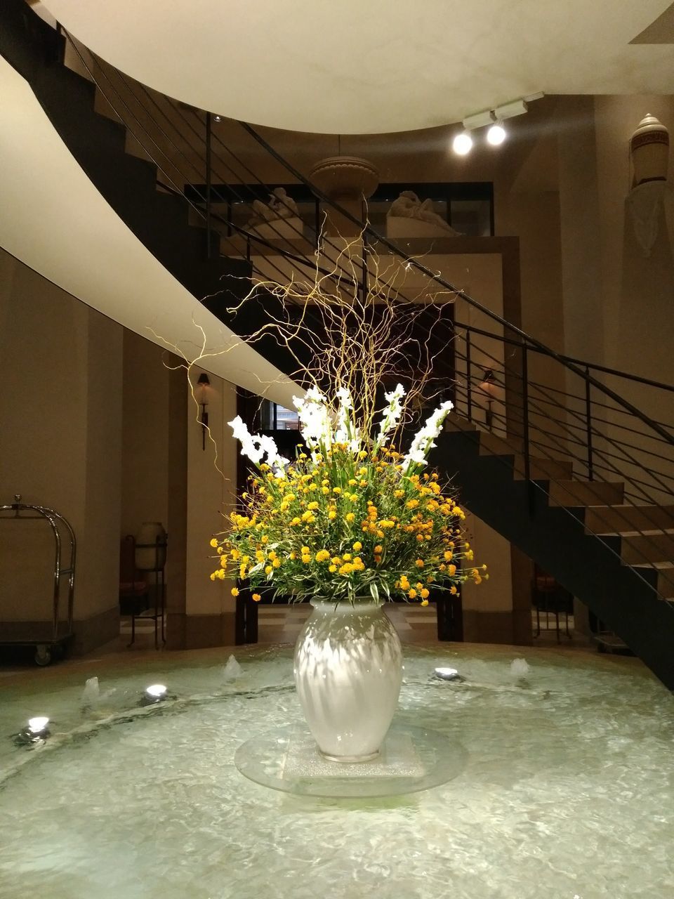 FLOWER VASE ON ILLUMINATED TABLE IN ROOM