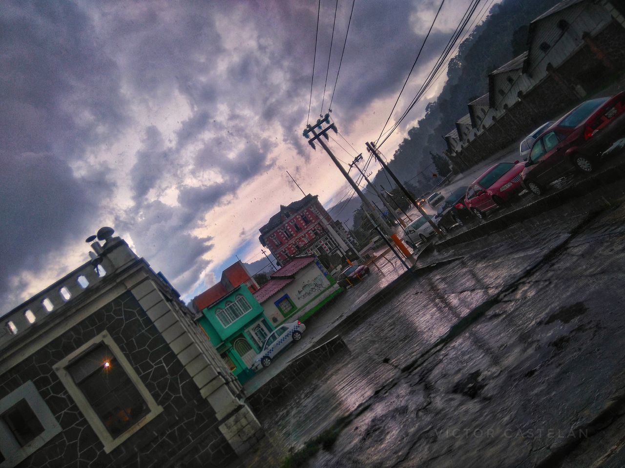 LOW ANGLE VIEW OF BUILDINGS AND CITY AGAINST SKY