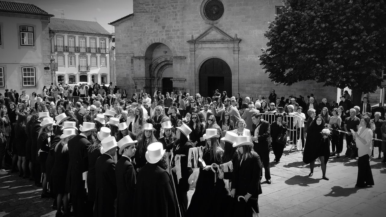 large group of people, building exterior, real people, celebration, men, built structure, architecture, outdoors, day, people, adult